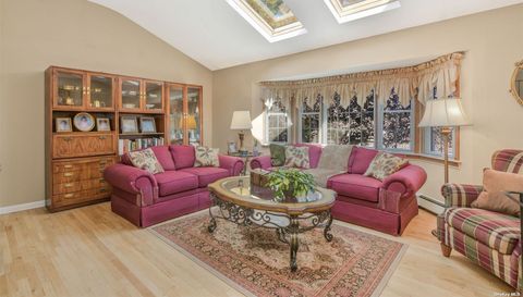 3 Yarmouth Ln