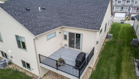 698 Shardlow Place NE