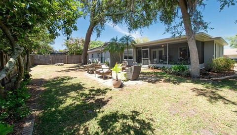 25 HARBOR WOODS CIRCLE