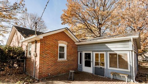 913 E Chain Of Rocks Road