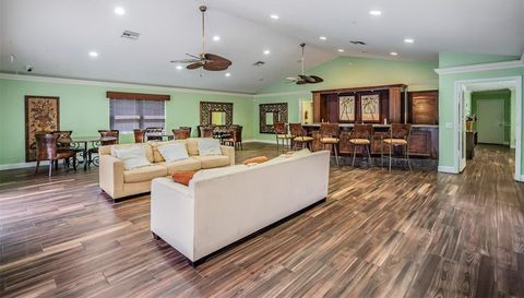 7210 N MANHATTAN AVENUE