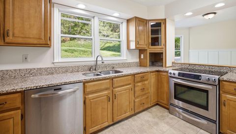 29 Small Mountain Dr