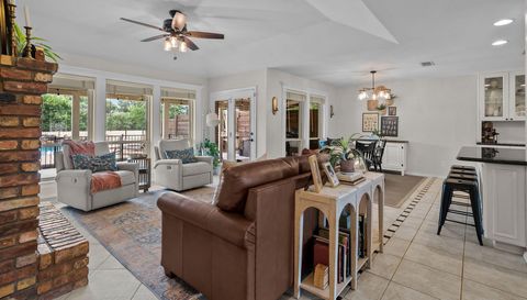 1910 Circleview Dr