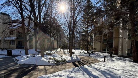 7625 Edinborough Way