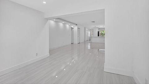 9272 Vista Del Lago