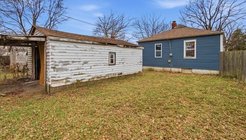 1223 N Centennial St