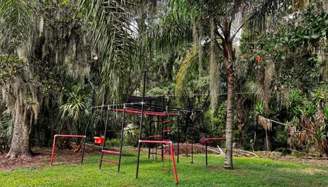 46 Palm Dr