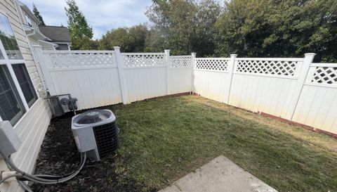 312 Robyns Glen Cir