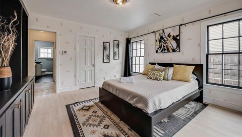 2707 Burlington Blvd