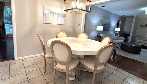 5911 N Shenandoah Rd