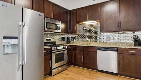 1134 W Granville Avenue