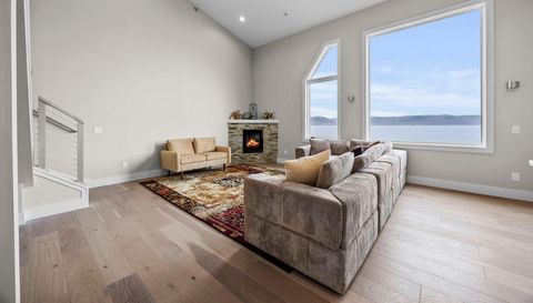 1301 N Lakeshore Dr