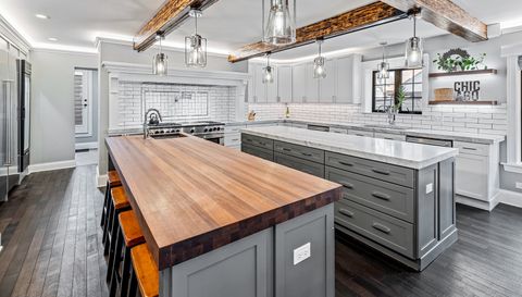 2712 W Sunnyside Avenue