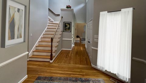 2528 Treetop Ln