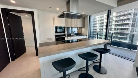 1000 Brickell Plz