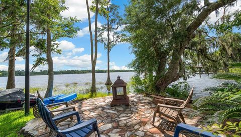 996 NW SCENIC LAKE DRIVE