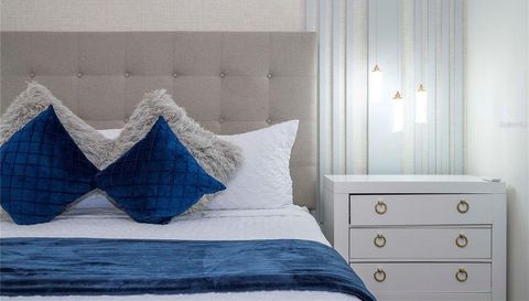 1692 TROPICAL PALMS CIRCLE