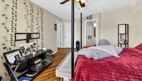 8517 ISLAND BREEZE LANE