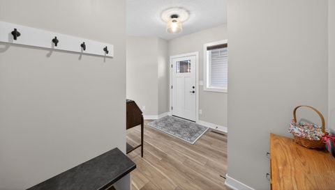 698 Shardlow Place NE