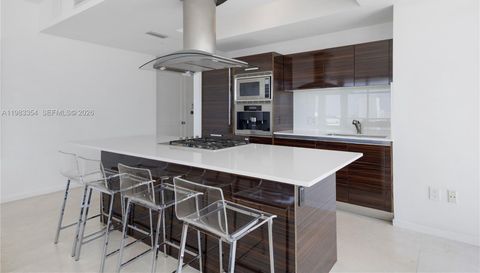 3737 Collins Ave