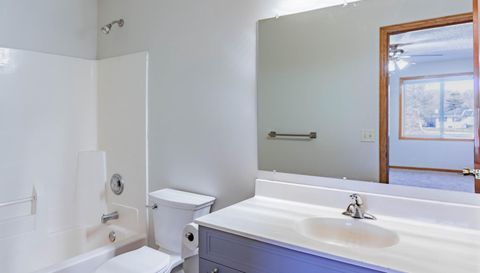 1122 Crystal Place W