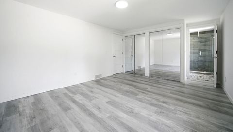 5864 N Oval