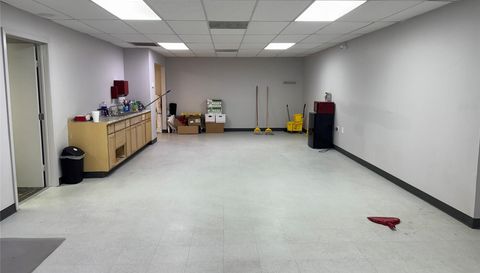 2202 - 2204 N Us Highway 281 Highway N