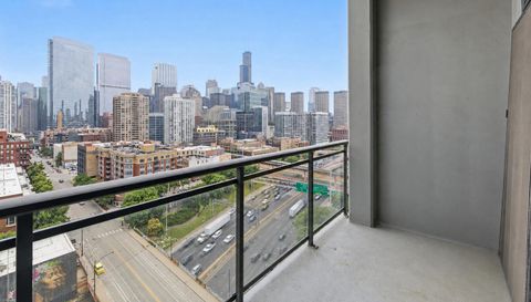 740 W Fulton St