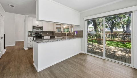 6833 Parkwood Dr