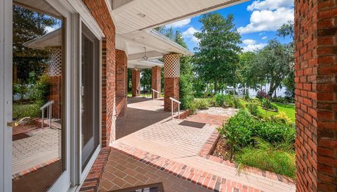 996 NW SCENIC LAKE DRIVE