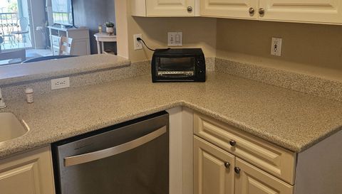 915 New Waterford Dr