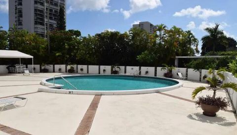 2425 Presidential Way APT 1905