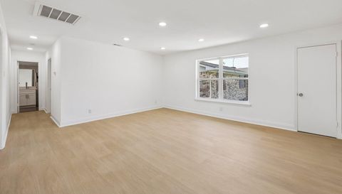 5050 Matilda St #225