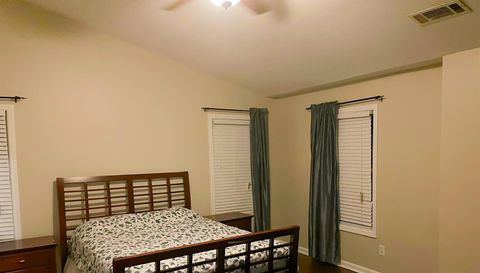 1020 Chandler Ridge Dr SE