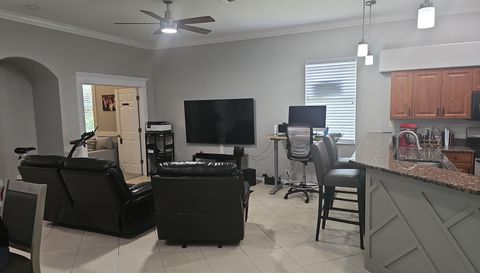 1884 Coconut Palm Cir