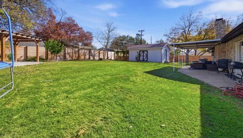1609 Mesquite LN