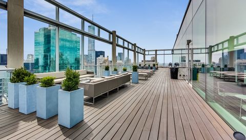 600 N Fairbanks Court