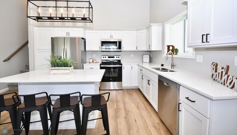 2387 Eagle Valley Drive S