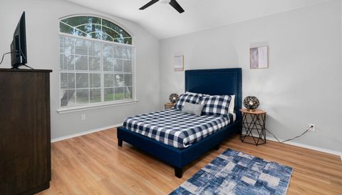 807 Clarence Bohls LN