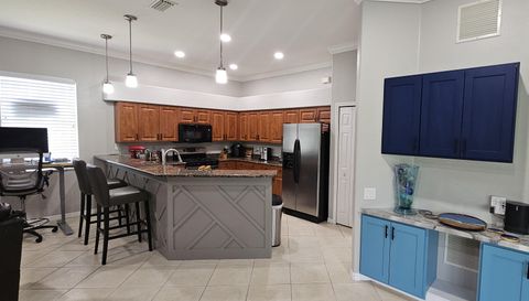 1884 Coconut Palm Cir