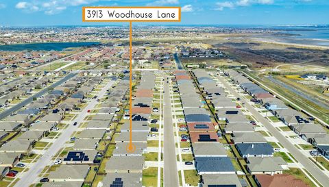 3913 Woodhouse LN
