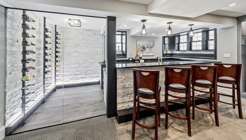 2712 W Sunnyside Avenue