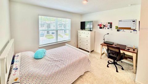 1005 SPRING PALMS LOOP