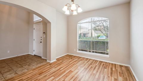 88 White Magnolia CIR