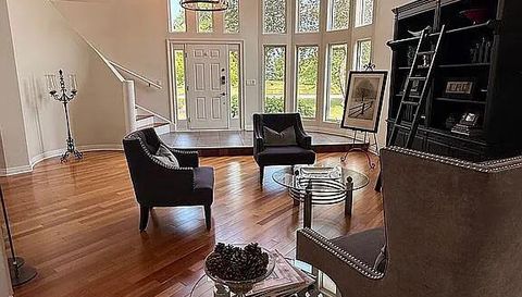 6N274 W Ridgewood Ln