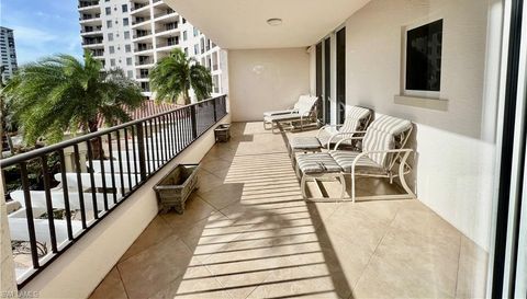 7575 Pelican Bay Blvd