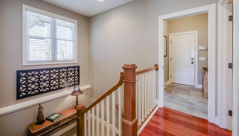 4209 N Oak Pointe Ct NE