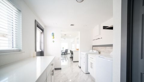 166 Bayside Dr