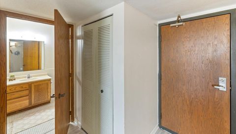 6615 Lake Shore Drive S