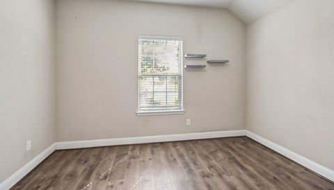 2124 Llerena Ln